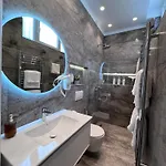 White Star - With Parking Appartement *