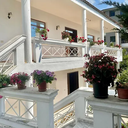 White Star Villa - Studio Apartments With Parking טיראנה