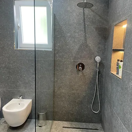 White Star Villa - Studio Apartments With Parking *