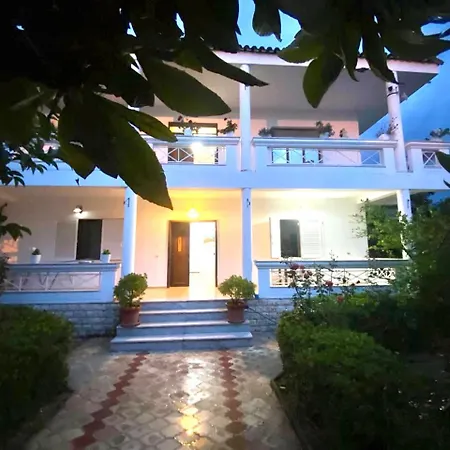 White Star Villa - Studio Apartments With Parking דירה