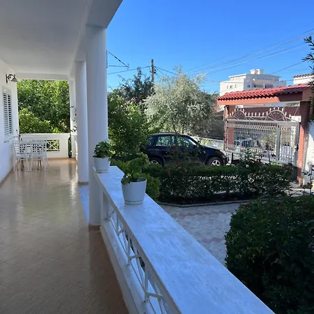 White Star Villa - Studio Apartments With Parking