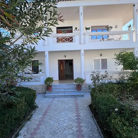 White Star Villa - Studio Apartments With Parking דירה טיראנה