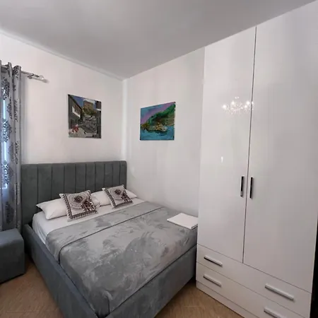 White Star Villa - Studio Apartments With Parking