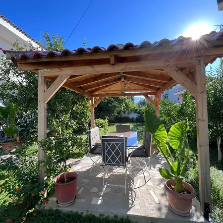 White Star Villa - Studio Apartments With Parking *