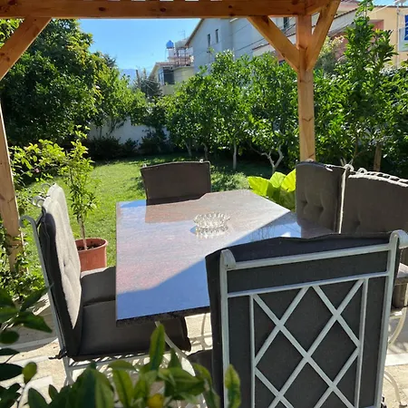 White Star Villa - Studio Apartments With Parking *