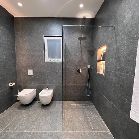 White Star Villa - Studio Apartments With Parking דירה *