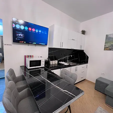 White Star Villa - Studio Apartments With Parking * טיראנה