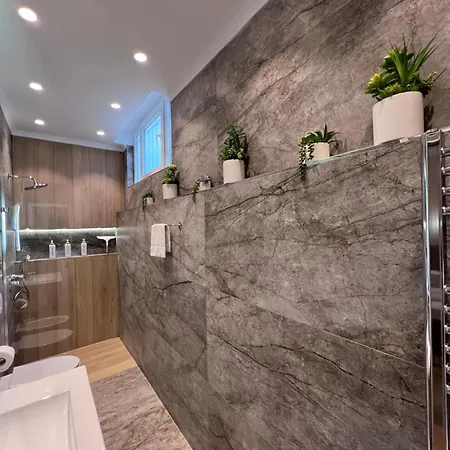 White Star Villa - Studio Apartments With Parking דירה טיראנה