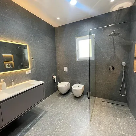 White Star Villa - Studio Apartments With Parking * تيرانا