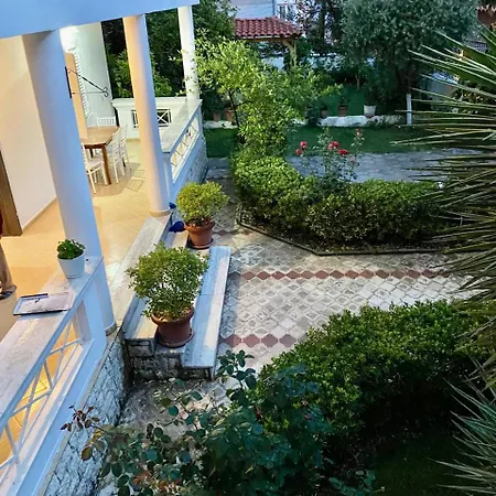 White Star Villa - Studio Apartments With Parking *