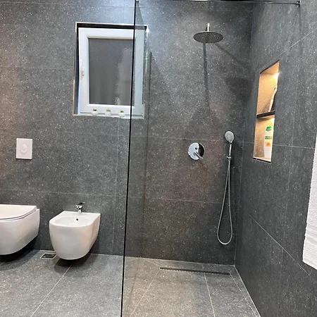 White Star Villa - Studio Apartments With Parking شقة تيرانا