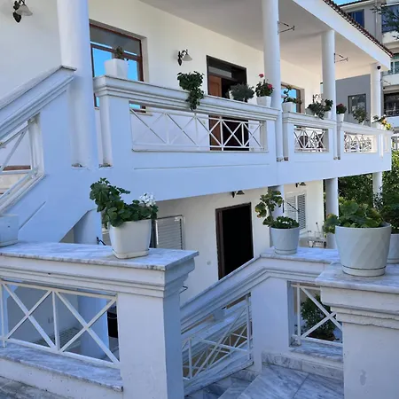 White Star Villa - Studio Apartments With Parking شقة *