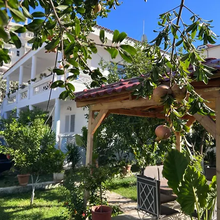 White Star Villa - Studio Apartments With Parking *