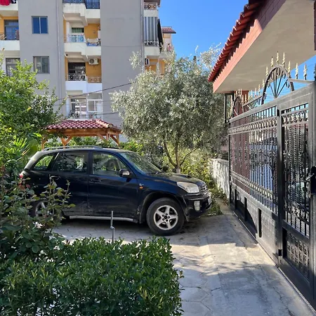 White Star Villa - Studio Apartments With Parking *