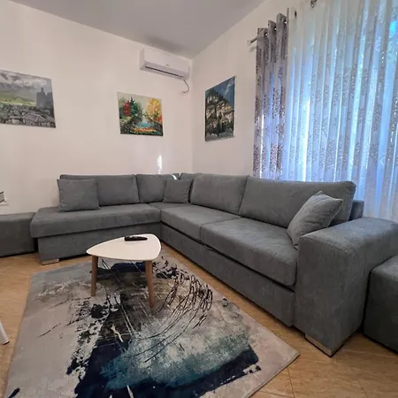 White Star Villa - Studio Apartments With Parking