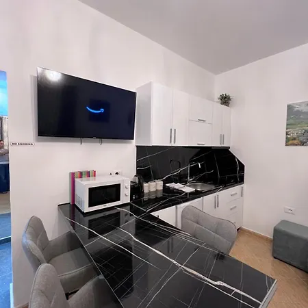 White Star Villa - Studio Apartments With Parking شقة تيرانا