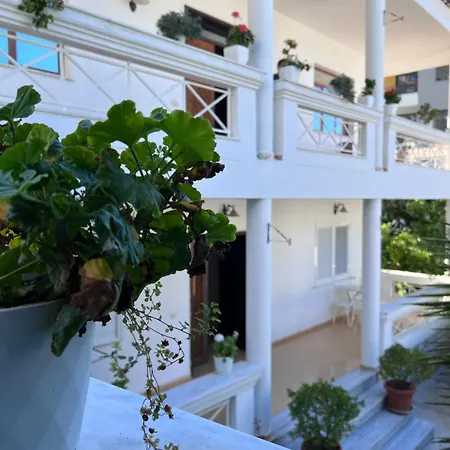 White Star Villa - Studio Apartments With Parking شقة تيرانا