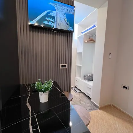 White Star Villa - Studio Apartments With Parking *