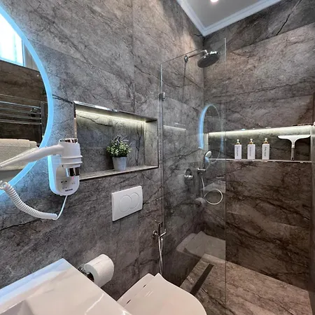 White Star Villa - Studio Apartments With Parking