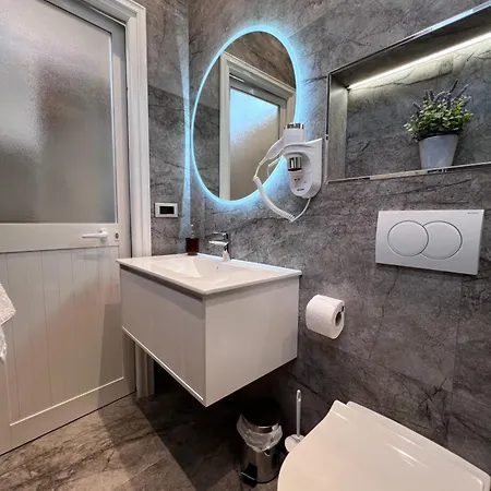 White Star Villa - Studio Apartments With Parking شقة