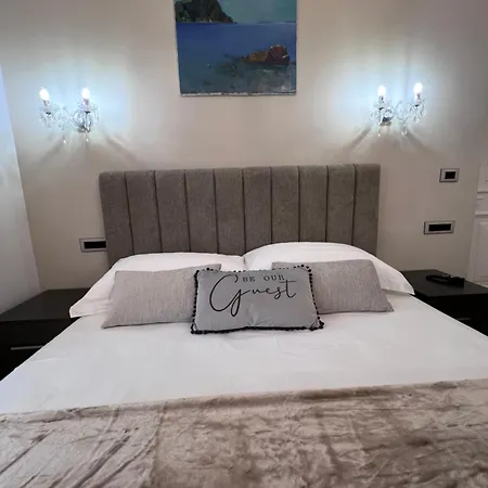 White Star Villa - Studio Apartments With Parking شقة *