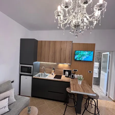 White Star Villa - Studio Apartments With Parking شقة تيرانا