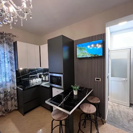 White Star Villa - Studio Apartments With Parking شقة