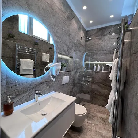 White Star Villa - Studio Apartments With Parking شقة *